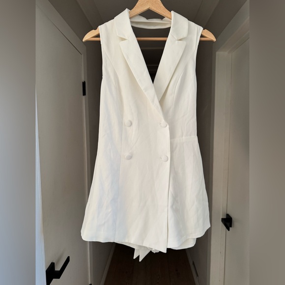 NWOT | Lulus | Upscale Individual White Collared Backless Bow Romper | Sz XS - Picture 5 of 9